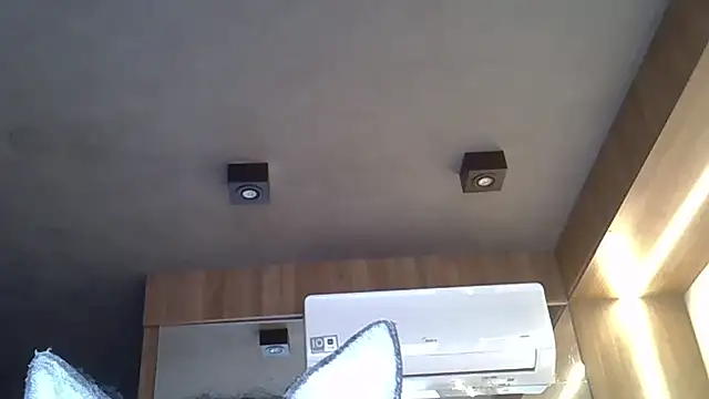 Skinny-Kitten online show from 10/28/25, 06:21