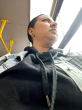 Abril Luv online show from 09/26/25, 12:09