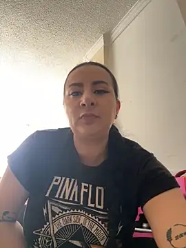 Abril Luv online show from 11/18/25, 01:04