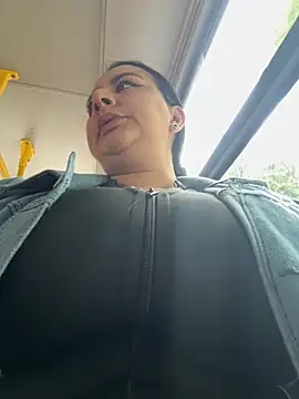 Abril Luv online show from 11/28/25, 03:14