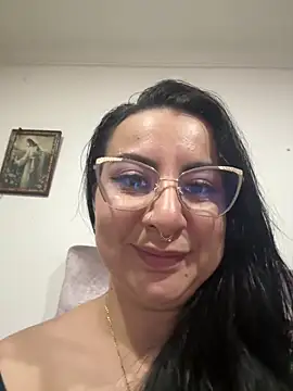 Abril Luv online show from 03/28/26, 02:00