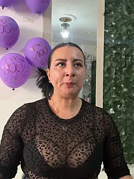 Snapshot of Abril_Luv chatting on 05/08/26, 01:27 Abril Luv online show from 05/08/26, 01:27