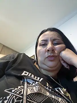Snapshot of Abril_Luv chatting on 05/15/26, 02:07 Abril Luv online show from 05/15/26, 02:07
