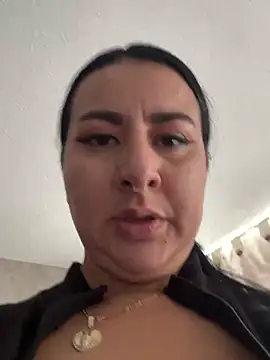 Snapshot of Abril_Luv chatting on 05/15/26, 02:35 Abril Luv online show from 05/15/26, 02:35