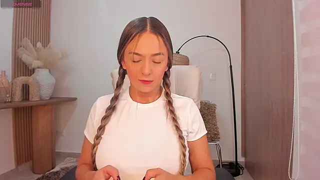 wandathompson  online show from 03/17/26, 10:07