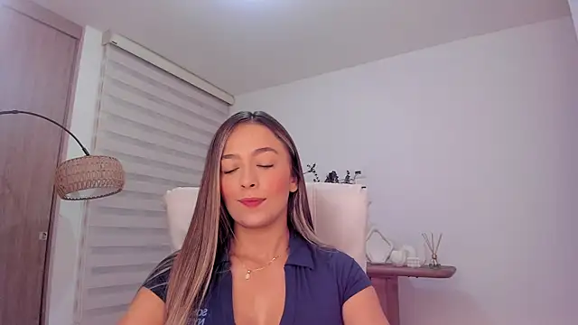 wandathompson  online show from 04/10/26, 10:09