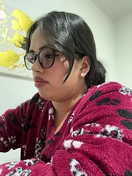 Snapshot of andra_rose chatting on 01/17/25, 11:18 andra rose online show from 01/17/25, 11:18