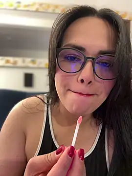 Snapshot of andra_rose chatting on 02/14/25, 11:09 andra rose online show from 02/14/25, 11:09