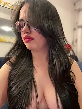 Snapshot of andra_rose chatting on 02/17/25, 12:10 andra rose online show from 02/17/25, 12:10