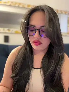 Snapshot of andra_rose chatting on 03/05/25, 11:05 andra rose online show from 03/05/25, 11:05