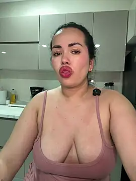 Snapshot of andra_rose chatting on 05/06/26, 01:47 andra rose online show from 05/06/26, 01:47