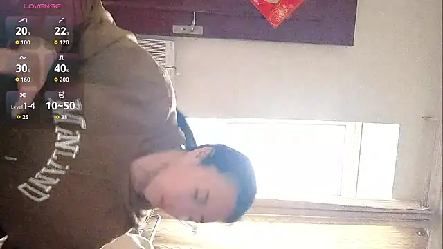 Vivianangn-e online show from 04/13/26, 09:15