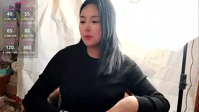 Snapshot of Vivianangn-e chatting on 04/23/26, 01:29 Vivianangn-e online show from 04/23/26, 01:29