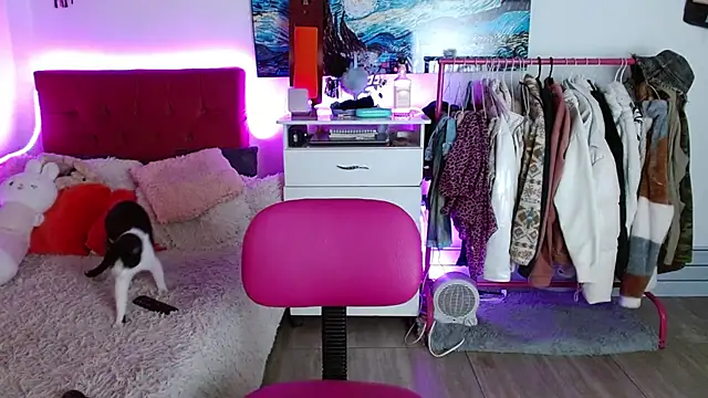 alisseallie online show from 09/10/25, 08:42