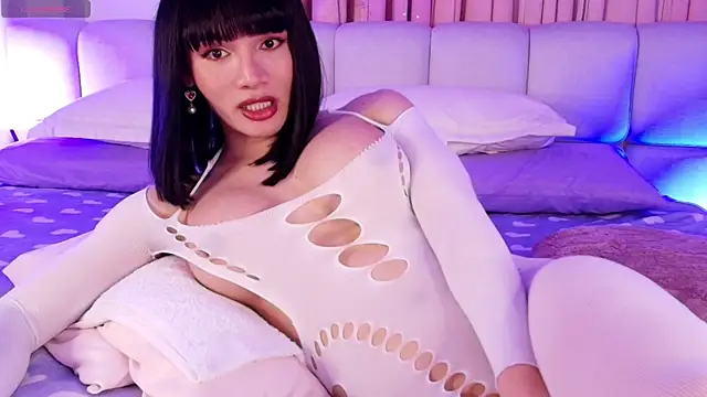 sweetieluna01 online show from 09/27/25, 07:52