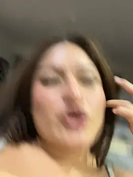 Snapshot of LuceroRm chatting on 06/04/26, 02:39 LuceroRm online show from 06/04/26, 02:39