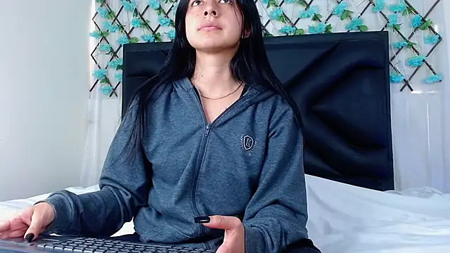 EmmaWilliamss online show from 09/30/25, 04:12