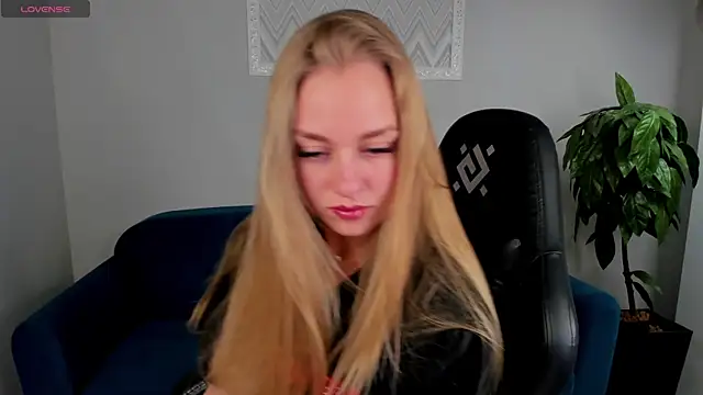 Barbie Lis online show from 03/19/25, 12:37