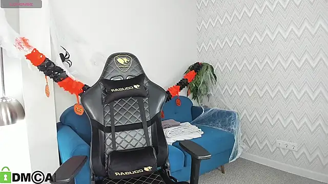 Barbie Lis online show from 10/28/25, 12:03