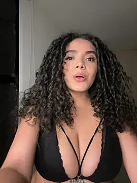 Snapshot of Mariecurl chatting on 07/11/26, 03:20 Mariecurl online show from 07/11/26, 03:20