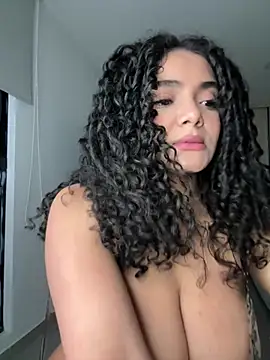 Snapshot of Mariecurl chatting on 07/15/26, 10:59 Mariecurl online show from 07/15/26, 10:59