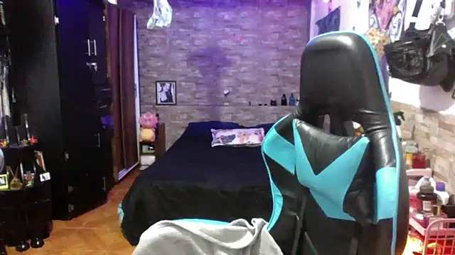 Snapshot of AngelaQueen_ chatting on 04/26/26, 04:37 AngelaQueen online show from 04/26/26, 04:37