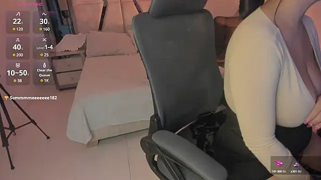 LunaBaker-1 online show from 01/28/25, 11:07