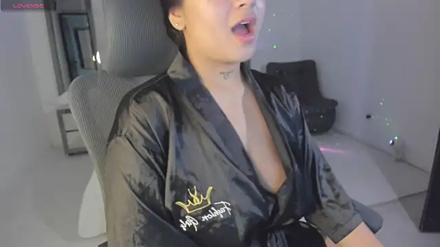 LunaBaker-1 online show from 02/07/25, 10:09