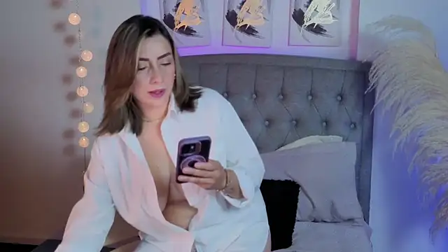 Isabella lt online show from 09/25/25, 11:25