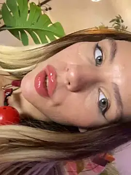 Snapshot of KittyKatyDream chatting on 03/14/25, 07:01 KittyKatyDream online show from 03/14/25, 07:01