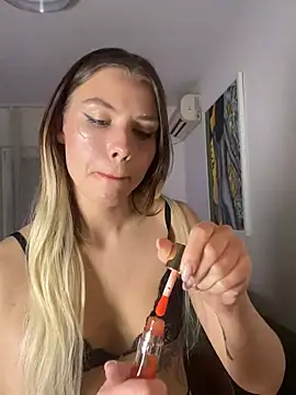 Snapshot of KittyKatyDream chatting on 03/19/25, 07:06 KittyKatyDream online show from 03/19/25, 07:06