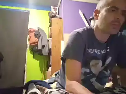 Snapshot of JunkieLiLMethWhore chatting on 03/18/25, 04:47 JunkieLiLMethWhore online show from 03/18/25, 04:47