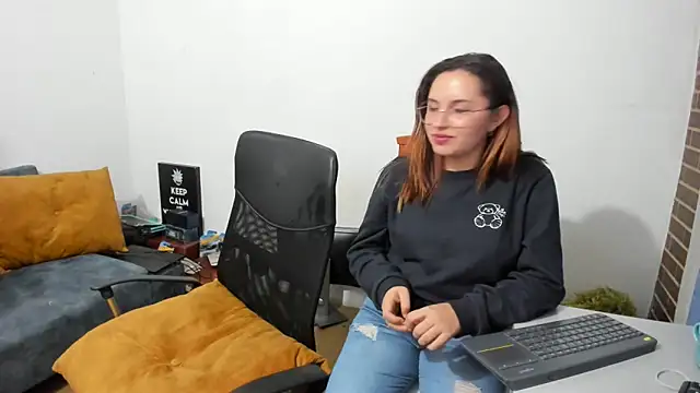  girls on fire  online show from 03/01/25, 02:26