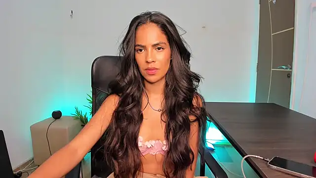 camille-rose online show from 02/18/25, 08:58