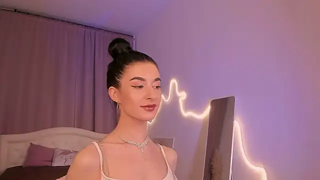 LauraCoy online show from 07/07/26, 08:13