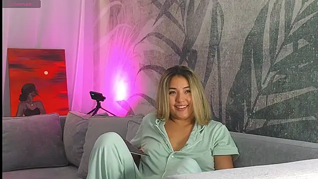 Snapshot of lily__foster chatting on 12/10/24, 07:37 lily  foster online show from 12/10/24, 07:37