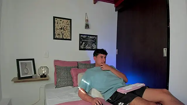 charlottte queen online show from 10/28/25, 08:33