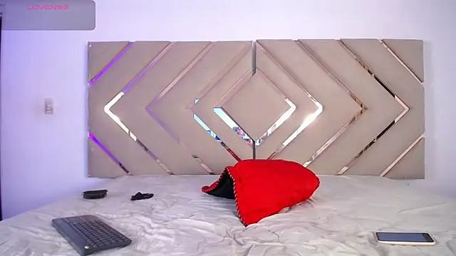 Raven foxter1 online show from 12/23/24, 11:06