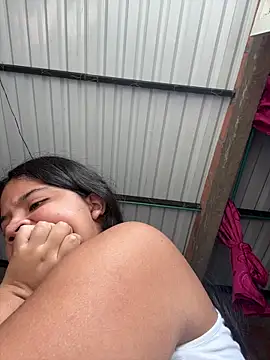 Snapshot of moncerrat_luna chatting on 03/18/25, 01:20 moncerrat luna online show from 03/18/25, 01:20