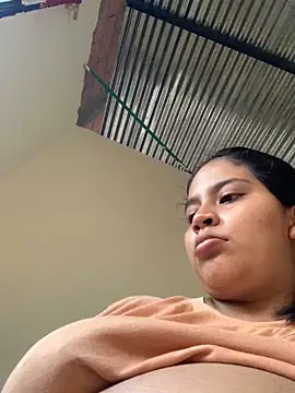 Snapshot of moncerrat_luna chatting on 10/06/25, 09:56 moncerrat luna online show from 10/06/25, 09:56