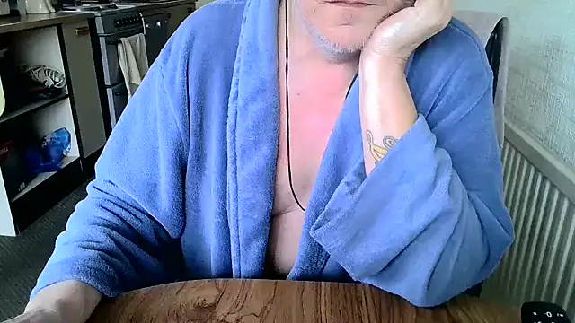 Snapshot of daddyflash chatting on 02/26/25, 10:58 daddyflash online show from 02/26/25, 10:58