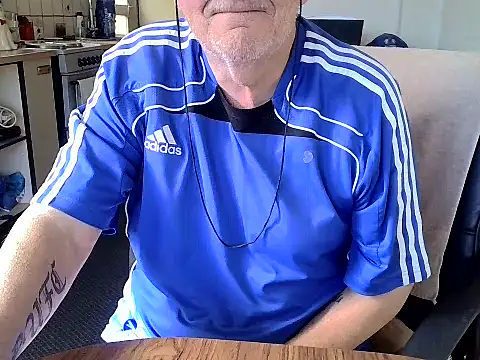 Snapshot of daddyflash chatting on 03/18/25, 11:19 daddyflash online show from 03/18/25, 11:19