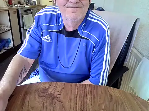 Snapshot of daddyflash chatting on 03/20/25, 02:10 daddyflash online show from 03/20/25, 02:10