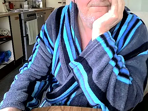 Snapshot of daddyflash chatting on 03/22/25, 12:14 daddyflash online show from 03/22/25, 12:14