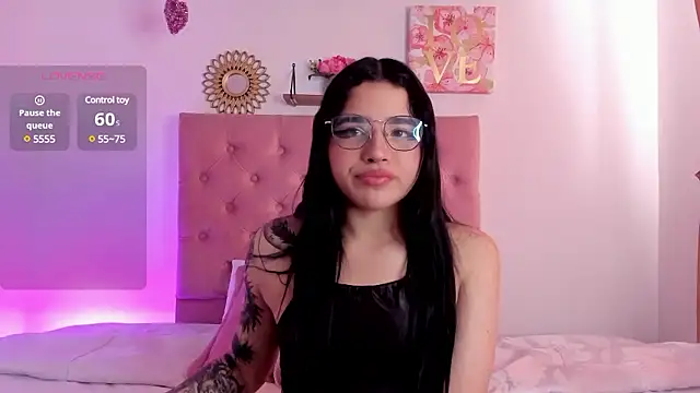 Snapshot of aliice_walker_ chatting on 12/02/24, 03:47 aliice walker  online show from 12/02/24, 03:47