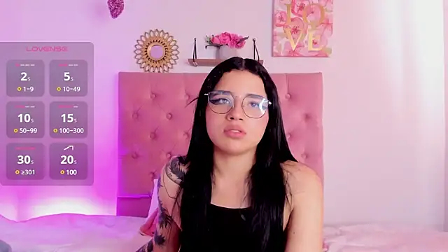 Snapshot of aliice_walker_ chatting on 12/02/24, 06:54 aliice walker  online show from 12/02/24, 06:54