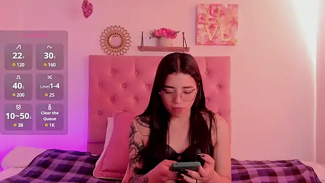 Snapshot of aliice_walker_ chatting on 12/03/24, 12:59 aliice walker  online show from 12/03/24, 12:59