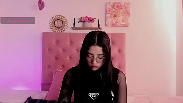 Snapshot of aliice_walker_ chatting on 12/05/24, 03:28 aliice walker  online show from 12/05/24, 03:28