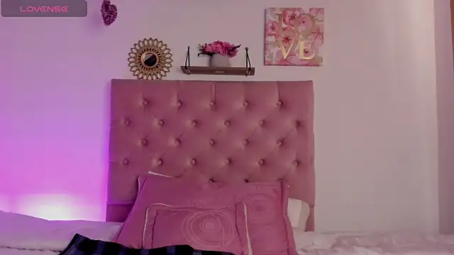 Snapshot of aliice_walker_ chatting on 12/05/24, 06:33 aliice walker  online show from 12/05/24, 06:33