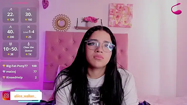 Snapshot of aliice_walker_ chatting on 12/06/24, 06:39 aliice walker  online show from 12/06/24, 06:39